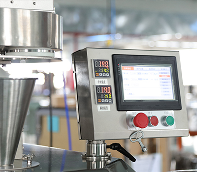 آلة تعبئة السوائل العمودية ZL180