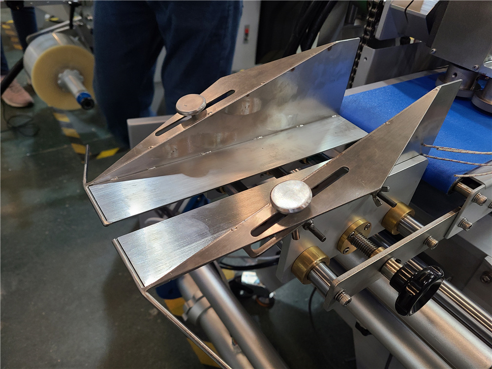 آلة تغليف أكياس الوسائد الصغيرة - SZ3000