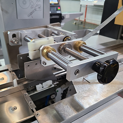 آلة تغليف أكياس الوسائد الصغيرة SZ180L