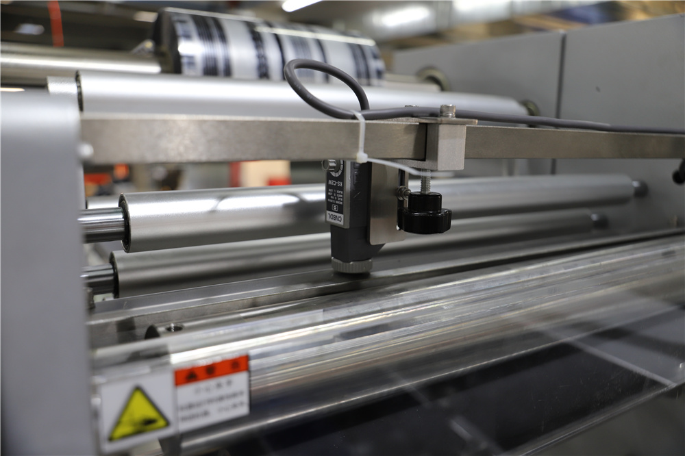 آلة تغليف أكياس الوسائد الكبيرة - SZ502