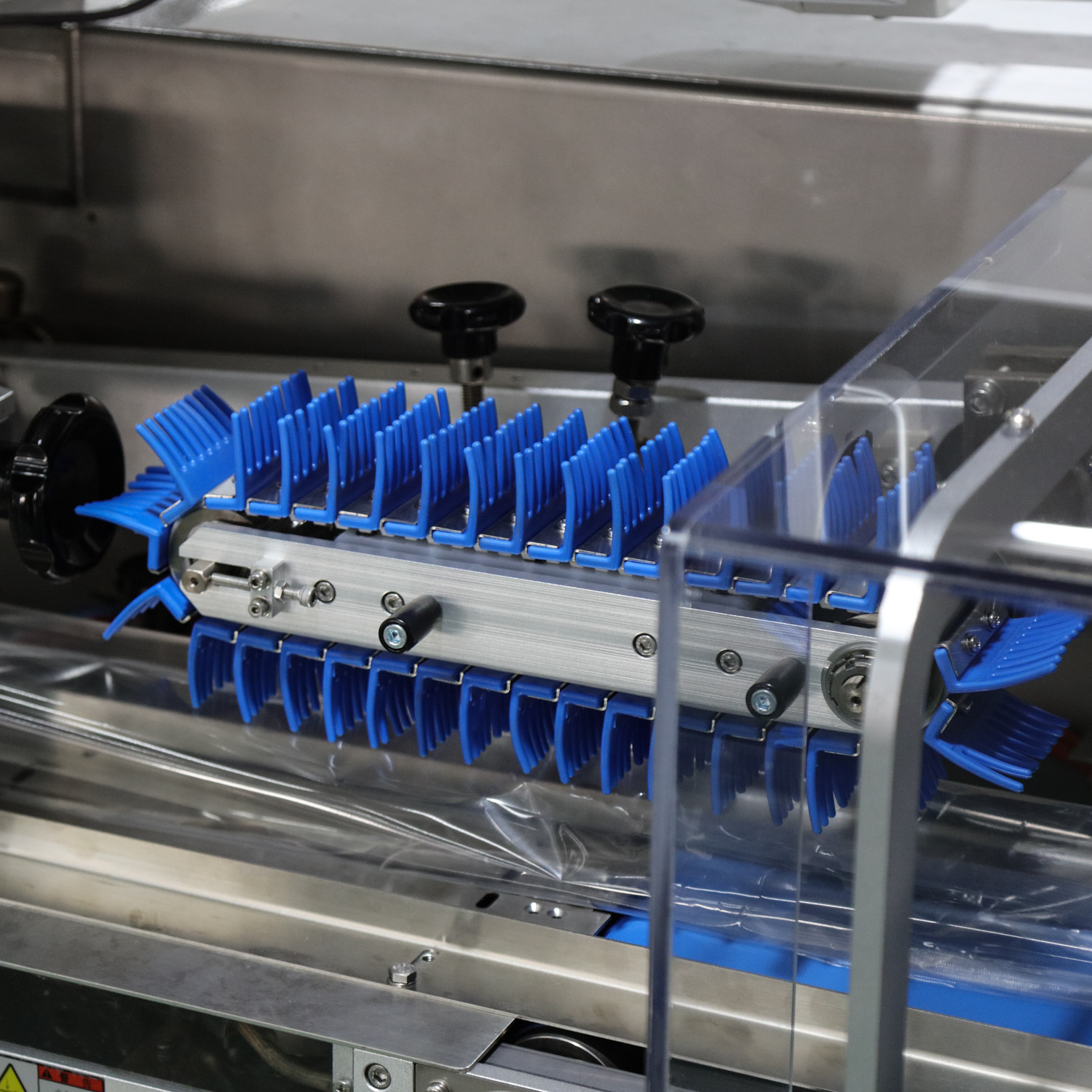 ماكينة تغليف ذات تدفق سيرفو كامل - SW60E