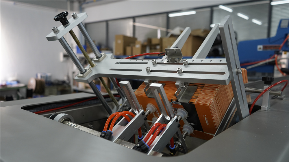 ماكينة تعبئة في صناديق ZH200