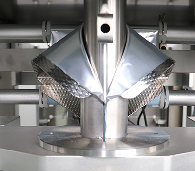 آلة تعبئة السوائل العمودية ZL180